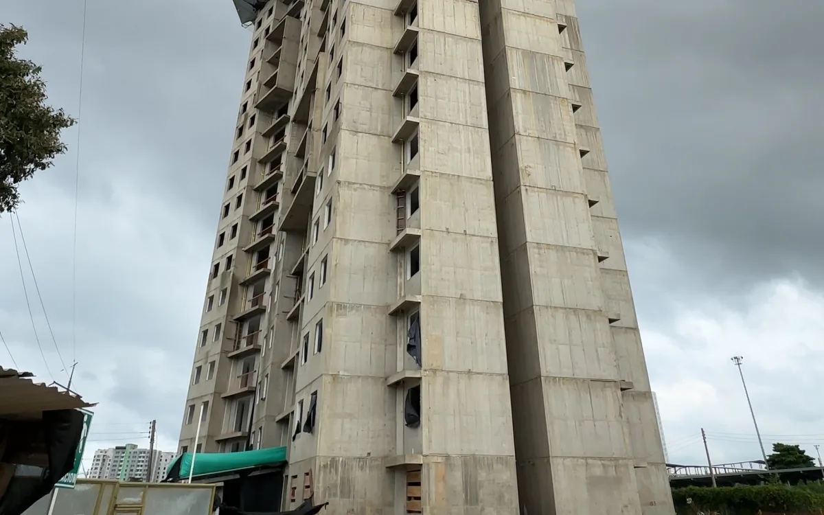 Torre 1 de Oporto en construcción, con la estructura en concreto a la vista